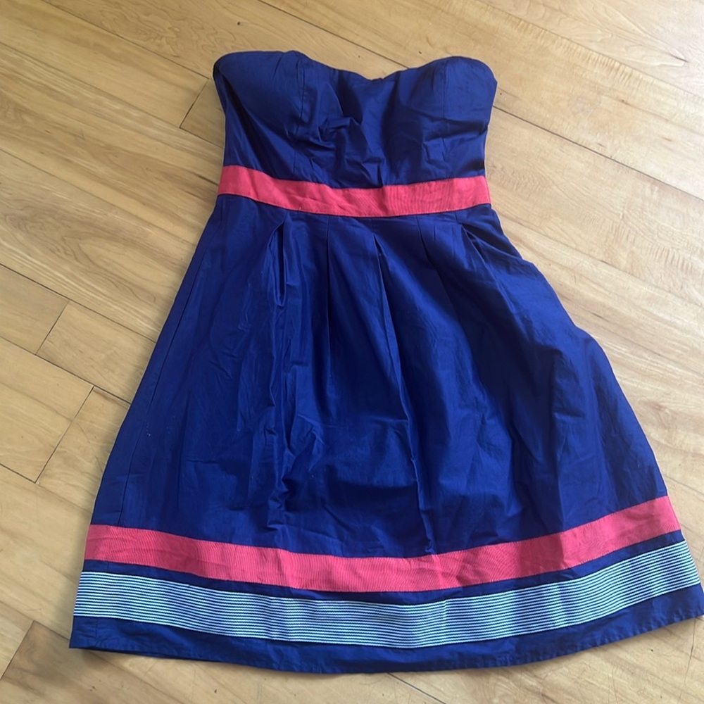 Strapless navy sundress with ribbon detail. Size M fit size 6. 30” top to bottom